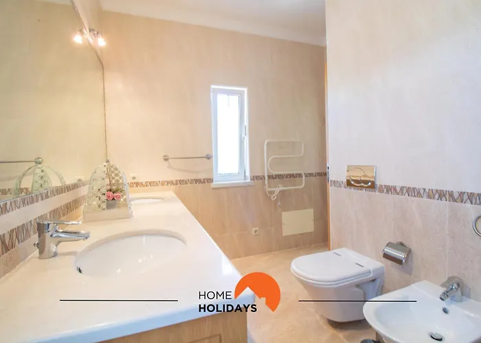 Holiday home #297 Espacosa Vivenda V5 By Holidays *
