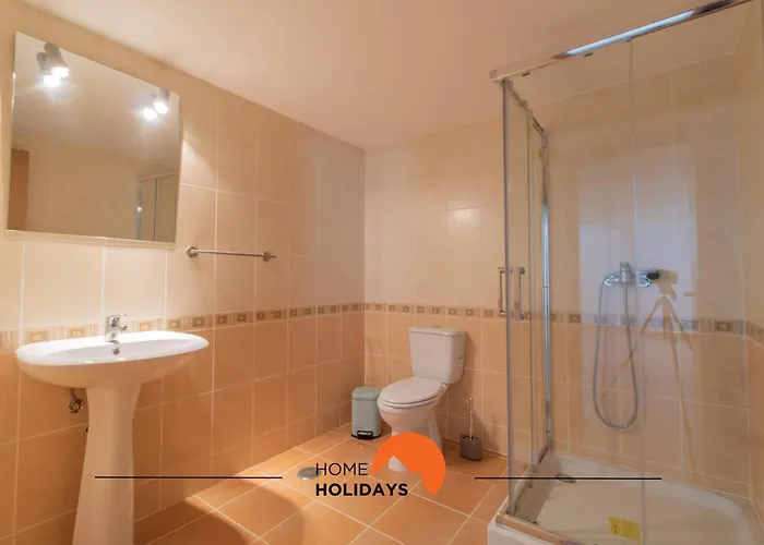 #297 Espacosa Vivenda V5 By Holidays Holiday home *